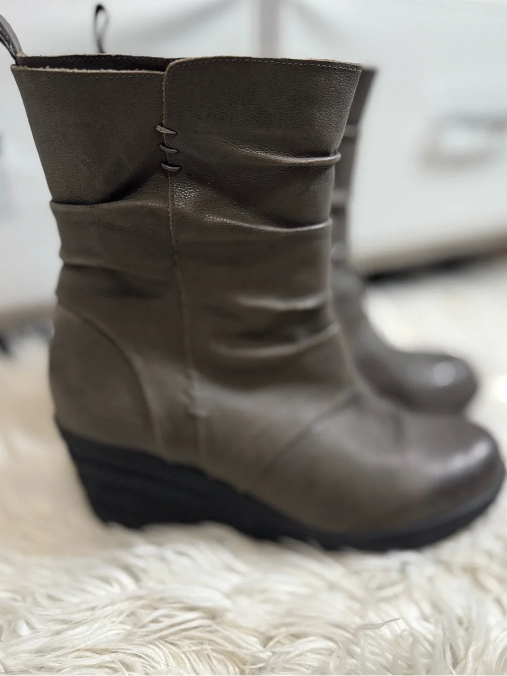 Women’s Wedge Ankle Boots in Dark Gray Size 9